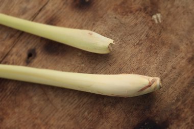 taze dilimlenmiş Limon otu