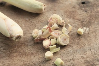 taze dilimlenmiş Limon otu