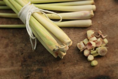 taze dilimlenmiş Limon otu