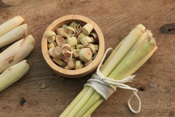 taze dilimlenmiş Limon otu