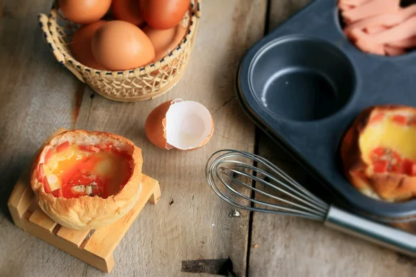 Pişirme pişmiş ekmek jambon peynir — Stok fotoğraf