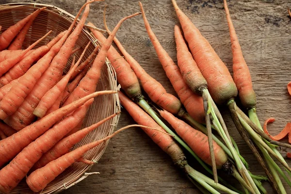 Fresh carrot wood background — Stock Photo, Image