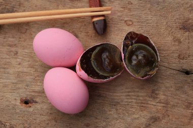 pembe korunmuş yumurta turşusu