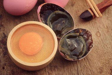 pembe korunmuş yumurta turşusu