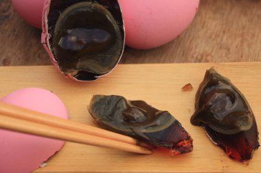 pembe korunmuş yumurta turşusu