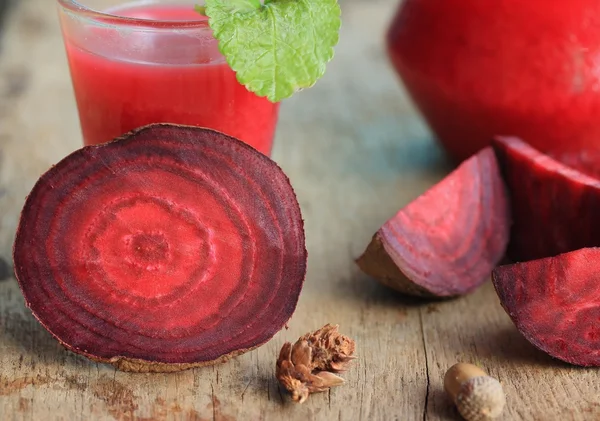 Fresh beetroot with juices — Stock Photo, Image
