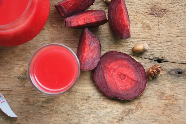 Remolacha fresca con zumos — Foto de Stock