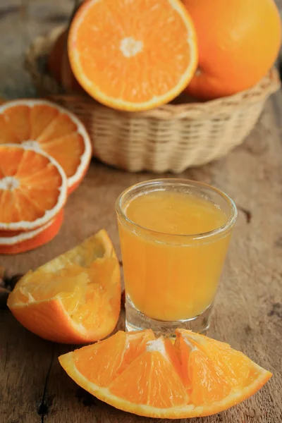 Fresh orange with juices — Stock Photo, Image