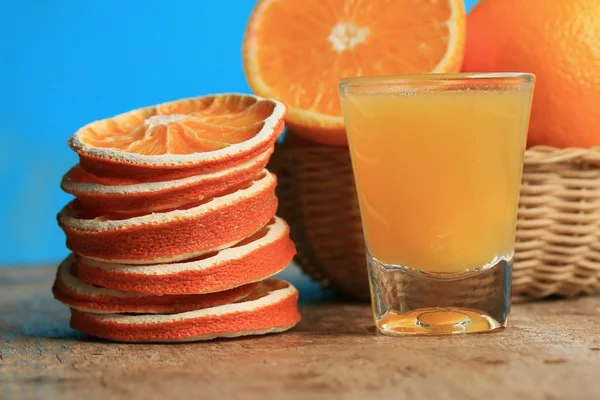 Fresh orange with juices — Stock Photo, Image