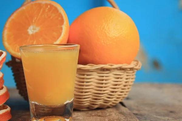 Fresh orange with juices — Stock Photo, Image