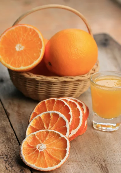 Fresh orange with juices — Stock Photo, Image