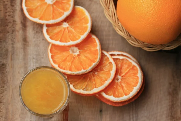 Fresh orange with juices — Stock Photo, Image