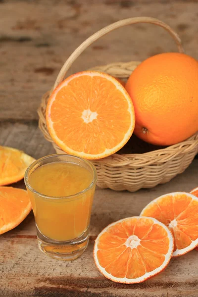 Fresh orange with juices — Stock Photo, Image