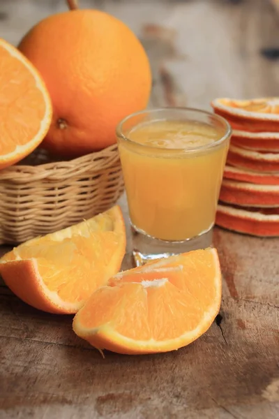 Fresh orange with juices — Stock Photo, Image