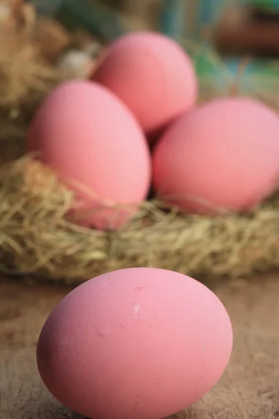 Rosafarbenes eingelegtes Ei — Stockfoto