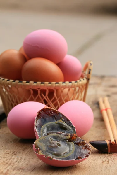 Pembe korunmuş yumurta turşusu — Stok fotoğraf