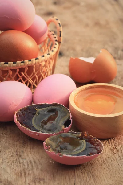 粉红色的腌制的皮蛋 — 图库照片