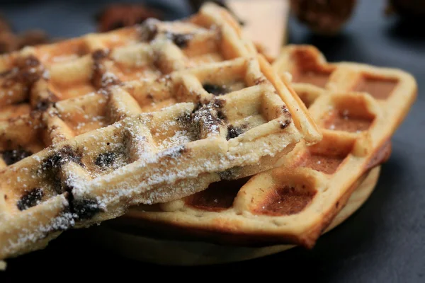 Heerlijke wafel met melk — Stockfoto