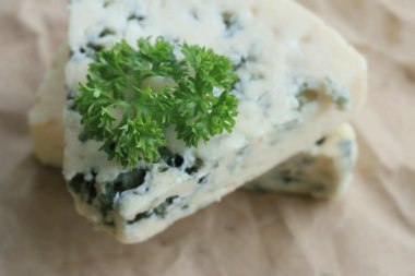 mavi peynir maydanoz ile