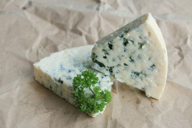 mavi peynir maydanoz ile