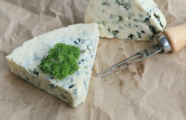 mavi peynir maydanoz ile