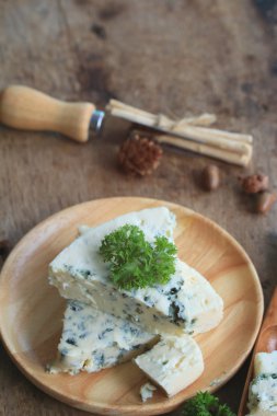 mavi peynir maydanoz ile