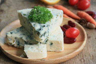 mavi peynir maydanoz ile