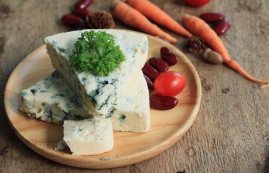 mavi peynir maydanoz ile