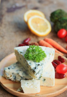 mavi peynir maydanoz ile