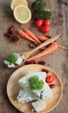 mavi peynir maydanoz ile