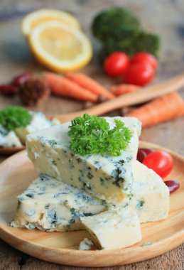 mavi peynir maydanoz ile