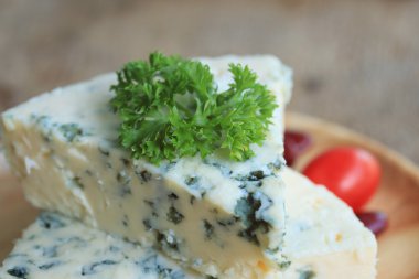 mavi peynir maydanoz ile