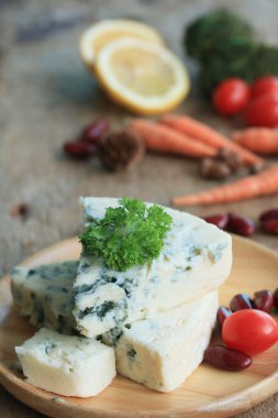 mavi peynir maydanoz ile