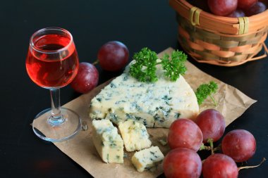 mavi peynir kırmızı üzüm ile