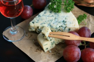 mavi peynir kırmızı üzüm ile