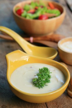 çorba, sebze salatası