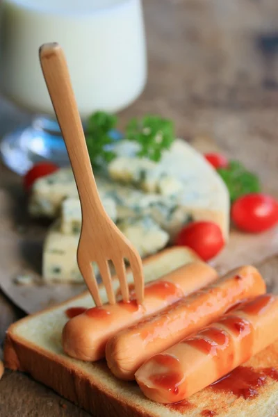 Blauschimmelkäse mit Frühstück — Stockfoto