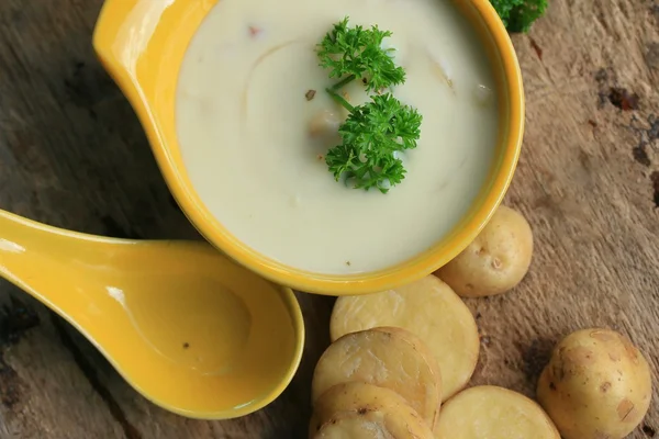 Soup with fresh potatoes — Stock Photo, Image