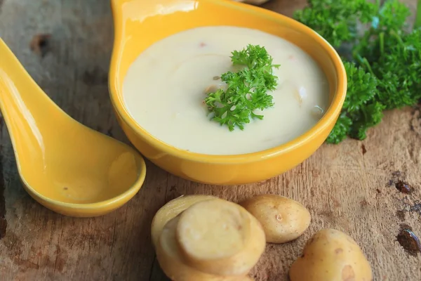 Soup with fresh potatoes — Stock Photo, Image