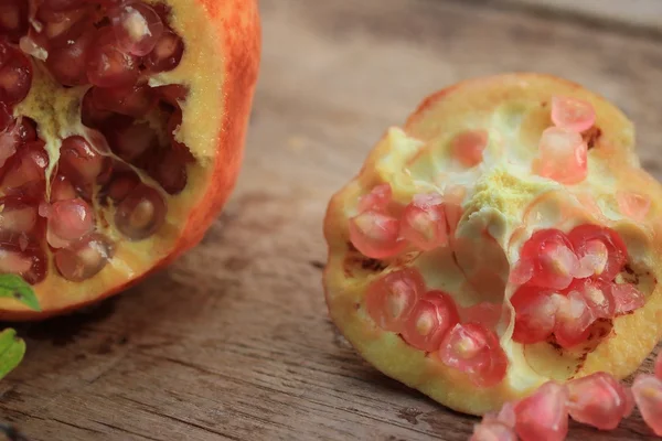 Fruta de granada fresca sabrosa — Foto de Stock