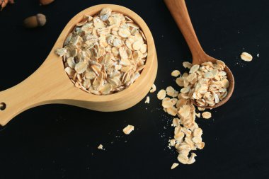 yulaf gevreği siyah arka plan