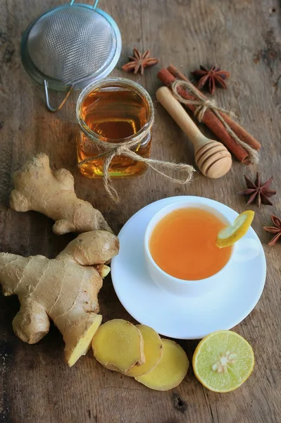 Hot tea with ginger — Stock Photo, Image