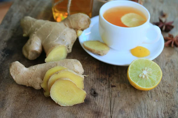 Hot tea with ginger — Stock Photo, Image