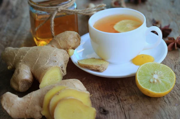 Hot tea with ginger — Stock Photo, Image