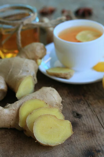 Hot tea with ginger — Stock Photo, Image