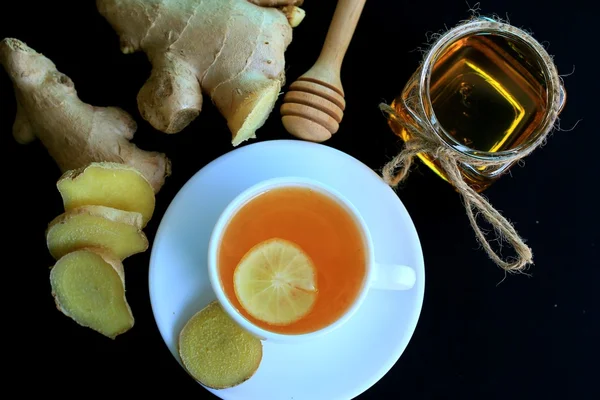 Hot tea with ginger — Stock Photo, Image