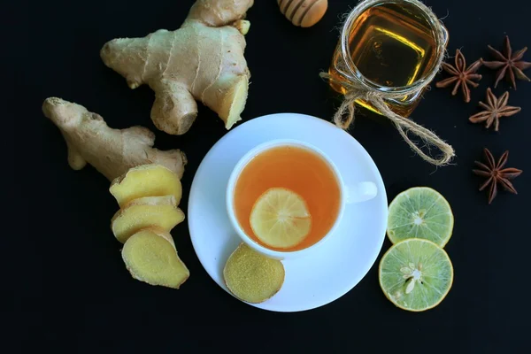 Heißer Tee mit Ingwer — Stockfoto