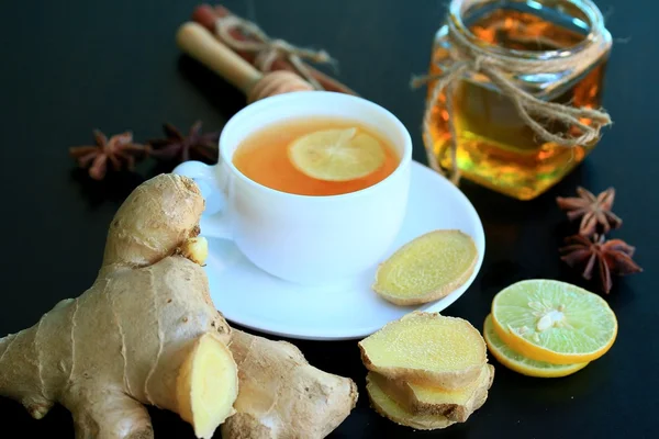 Hot tea with ginger — Stock Photo, Image