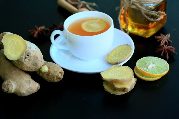 Hot tea with ginger — Stock Photo, Image