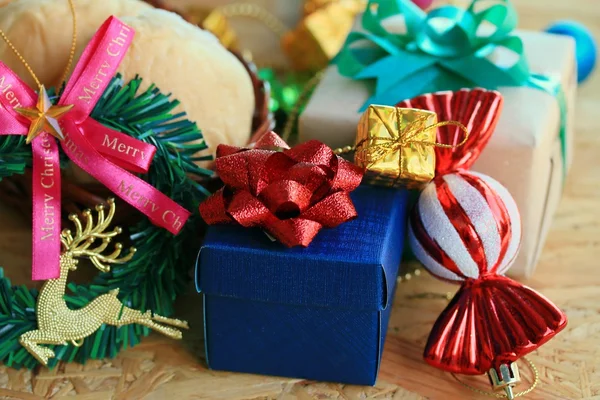 Caja de regalo decorativa de Navidad —  Fotos de Stock